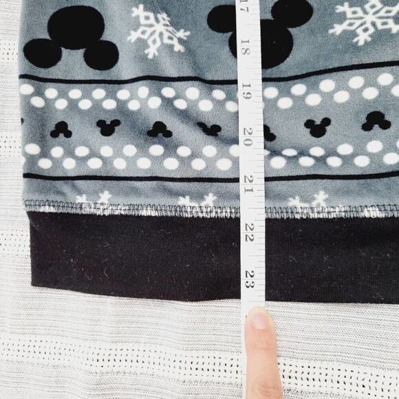 Disney Womens Mickey Mouse Snowflake Fleece Pajama Set Size X-Small Grey Black - Picture 8 of 16